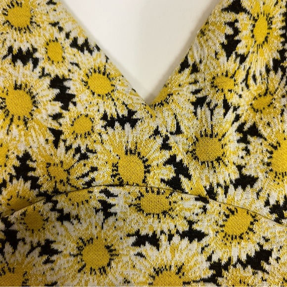 Anthropologie Maeve daisy floral crop tank top. - Picture 7 of 9